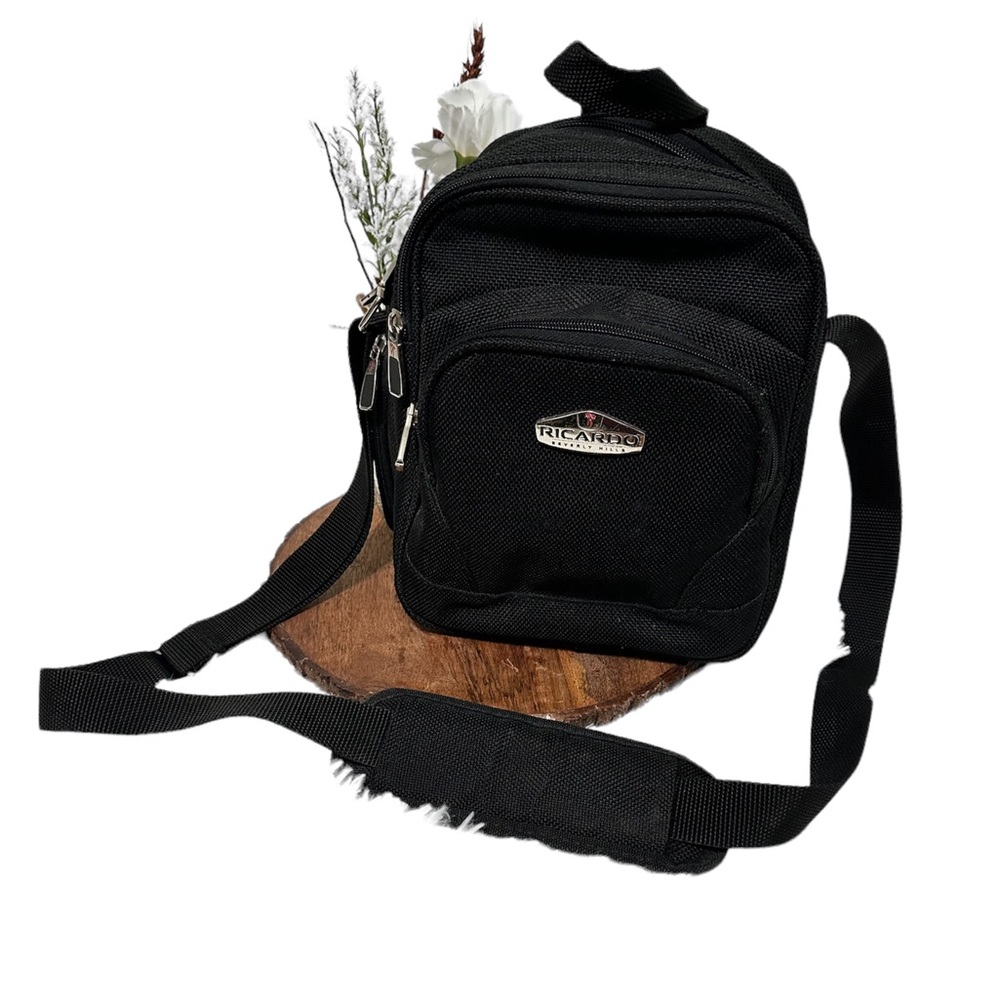 Vintage. Ricardo Beverly Hills  over shoulder bag. black